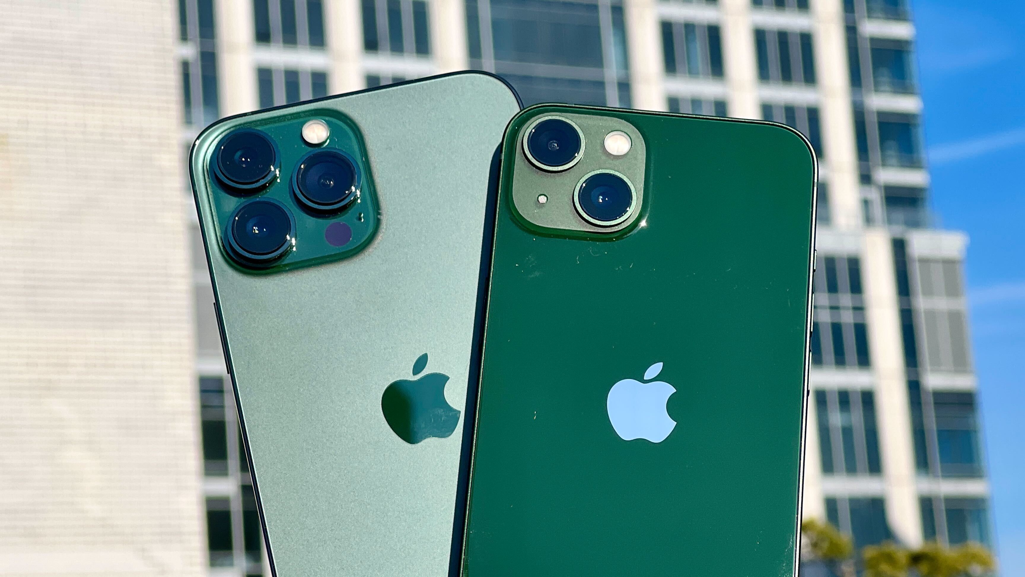 iPhone 13 verde e iPhone 13 Pro Max verde: