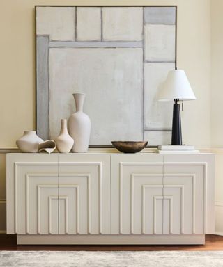 Yellow walls, console table, vases