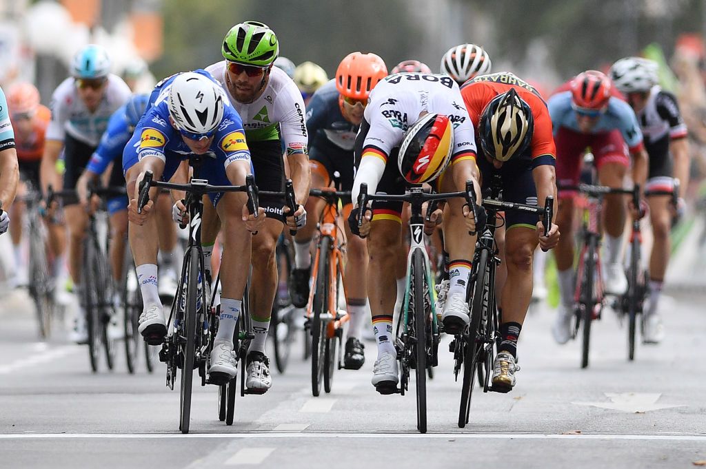 Alvaro Hodeg (Quick-Step Floors) edges out Pascal Ackermann (Bora-Hansgrohe)