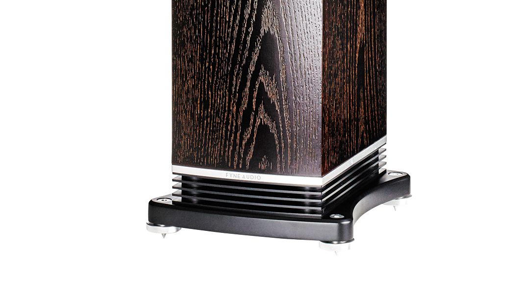 Fyne Audio F501 vs Monitor Audio Silver 200 floorstanding speakers