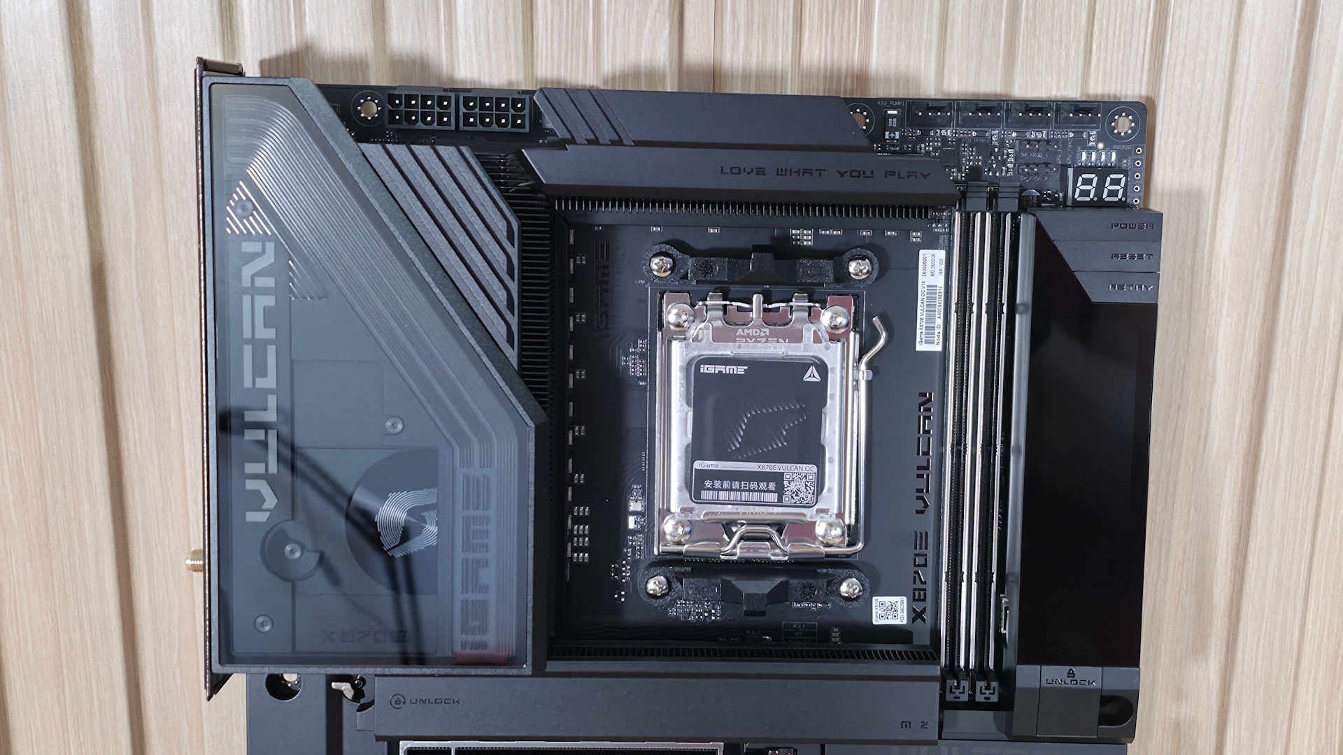 Colorful iGame X870E Vulcan OC