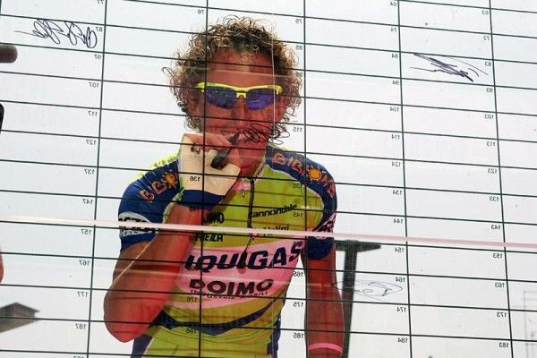 Franco Pellizotti (Liquigas) signs in.