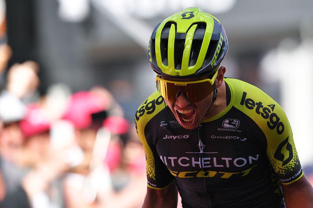 Esteban Chaves (Mitchelton-Scott) wins stage 19 at the Giro d'Italia