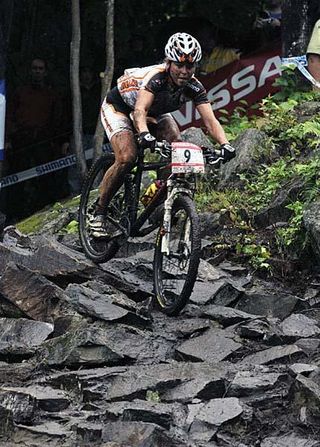 Marie-Helene Premont (Rocky Mountain - Maxxis) was one of only a few who rode the rocky descent.