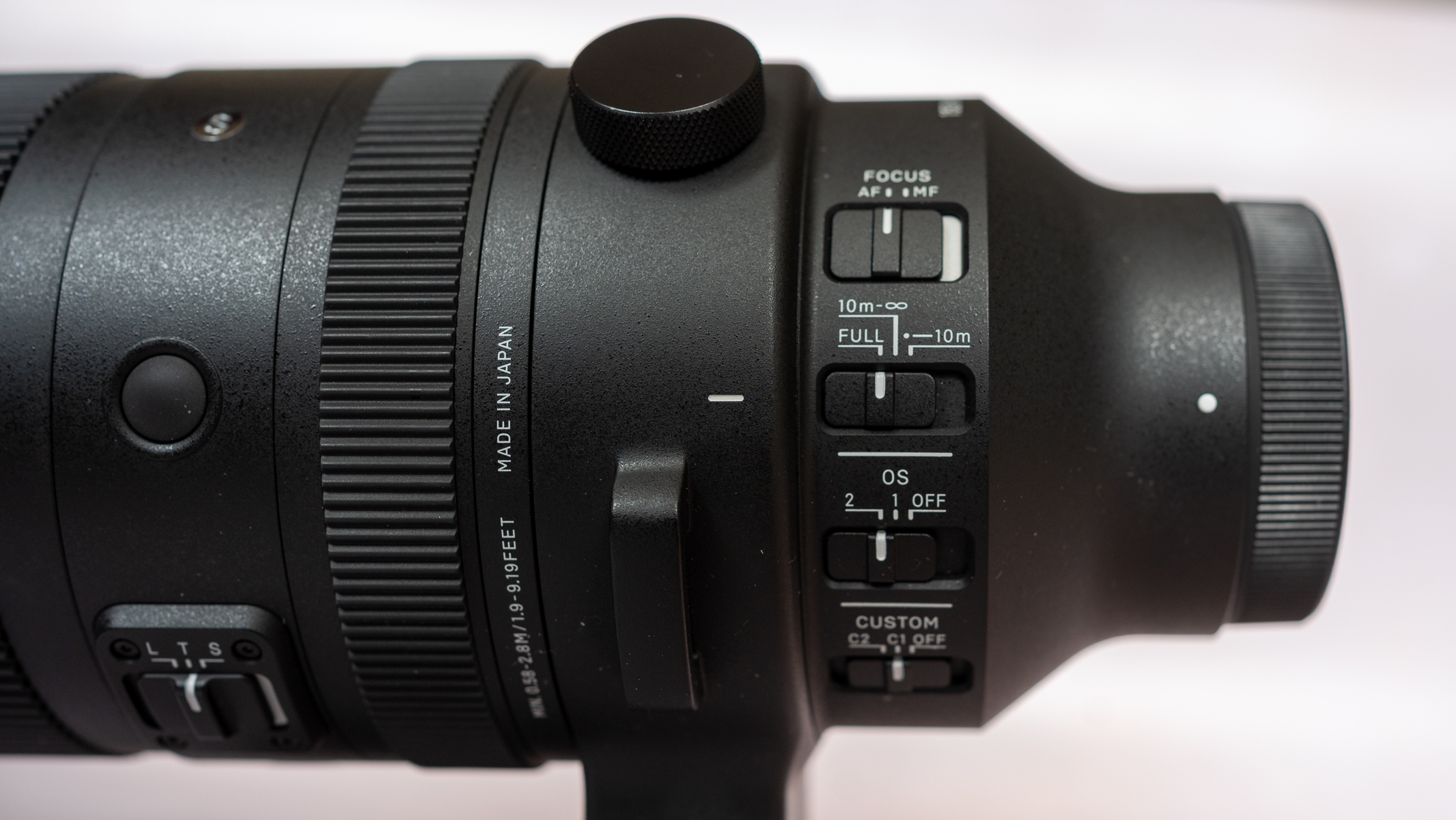 SIGMA 150-600mm f/5-6.3 DG DN OS lens on a plain background