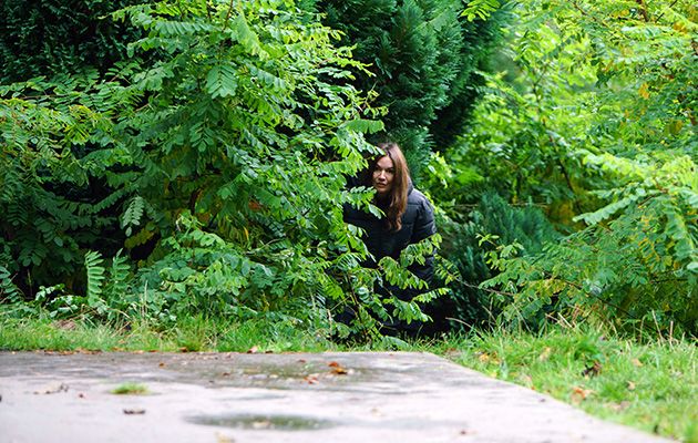 Anna goes on the run in coronation street