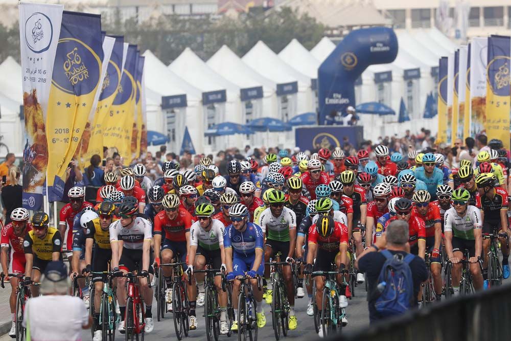 The peloton start stage 4 of the Dubai Tour