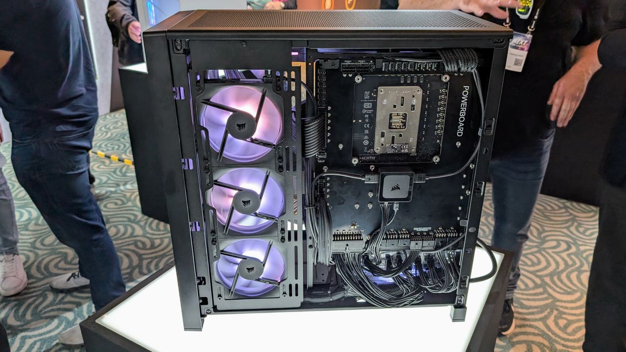 Corsair Frame 5000D cabling at Computex 2025