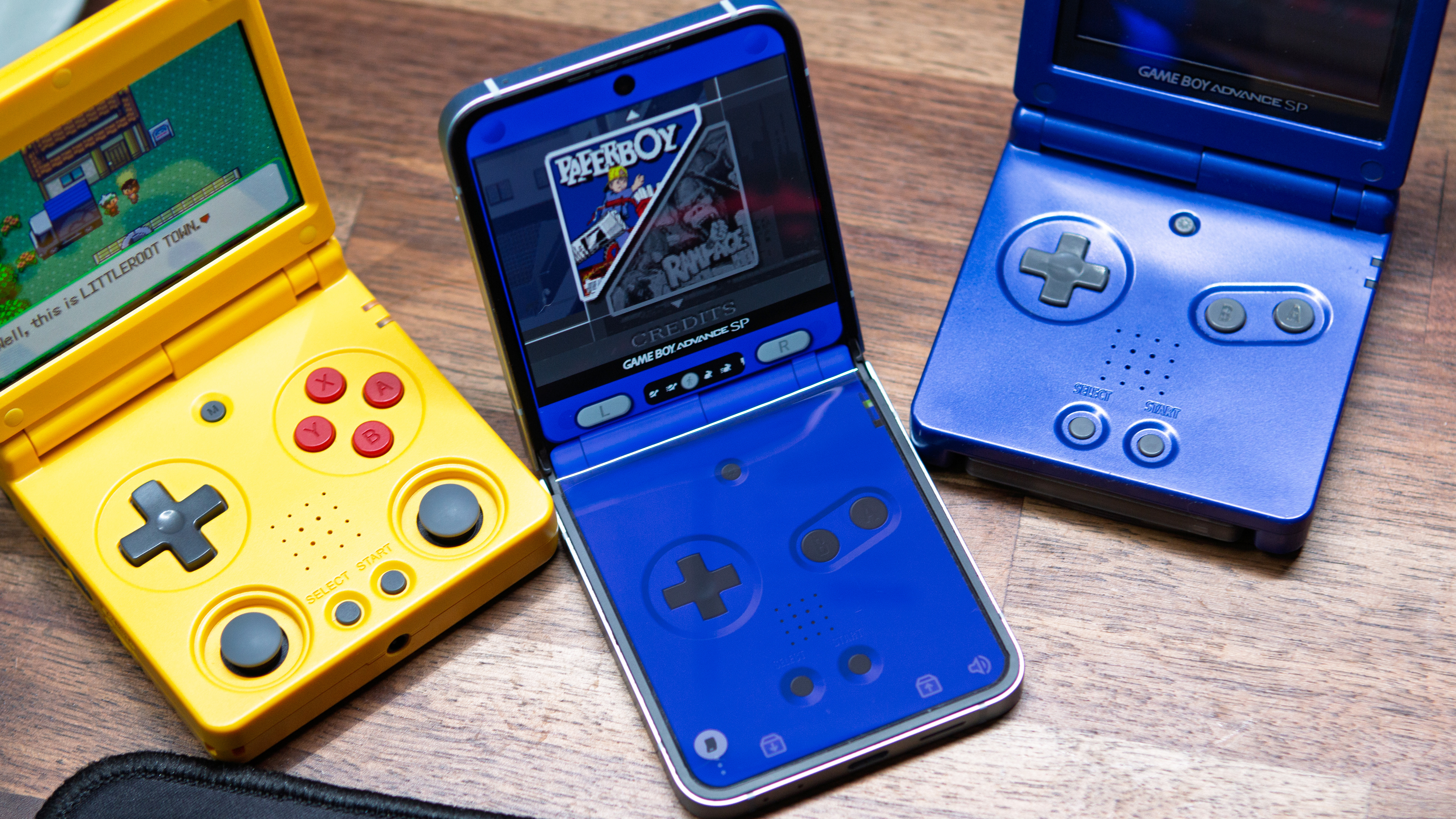 Galaxy Z Flip 6 with RG34XXSP and Game Boy Advance SP