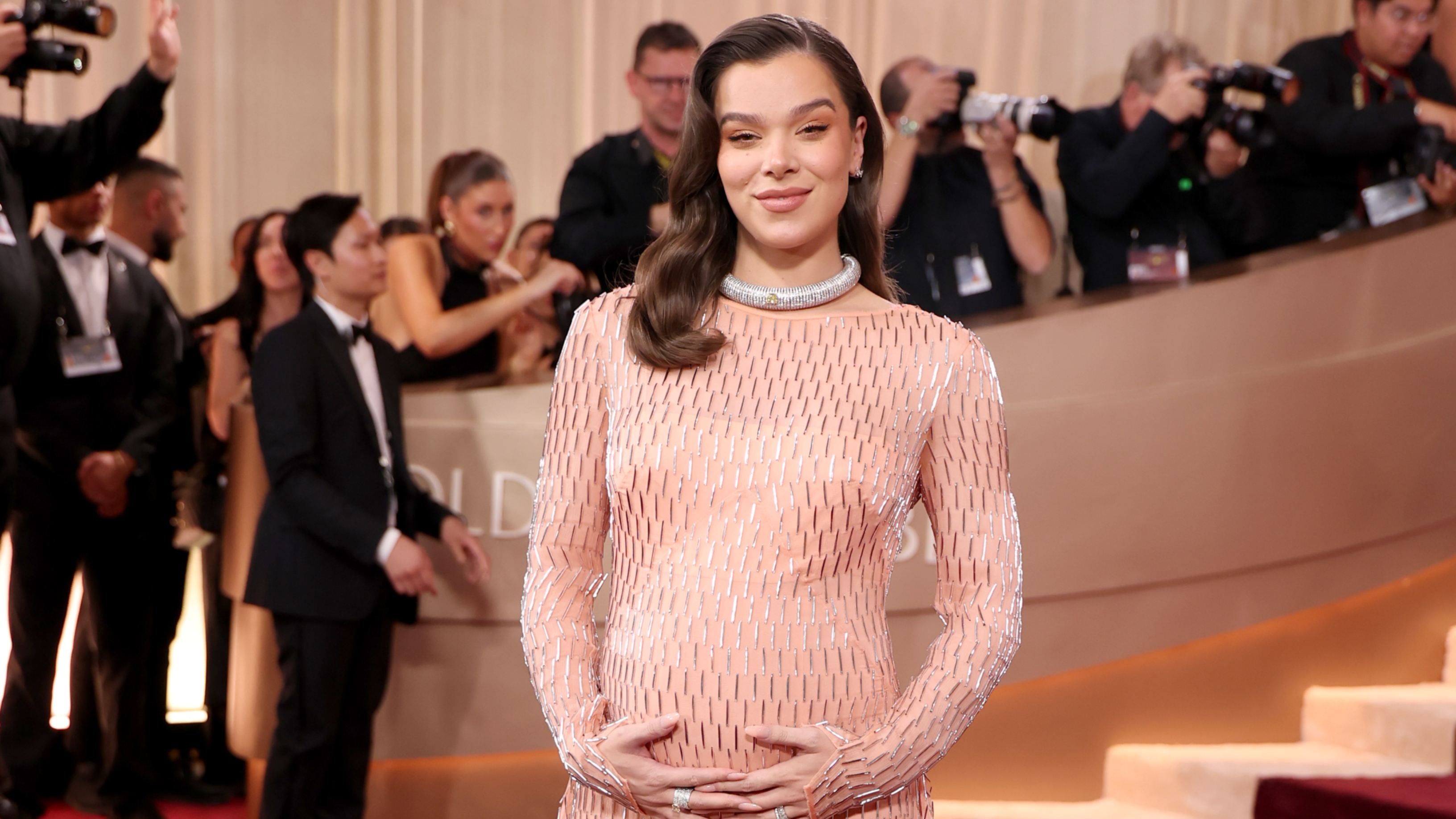 Hailee Steinfeld on the 2026 Golden Globes red carpet. 