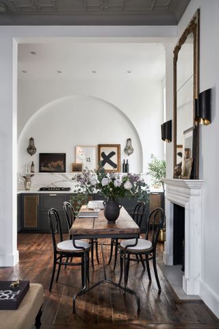 Small open plan kitchen with arched doorway