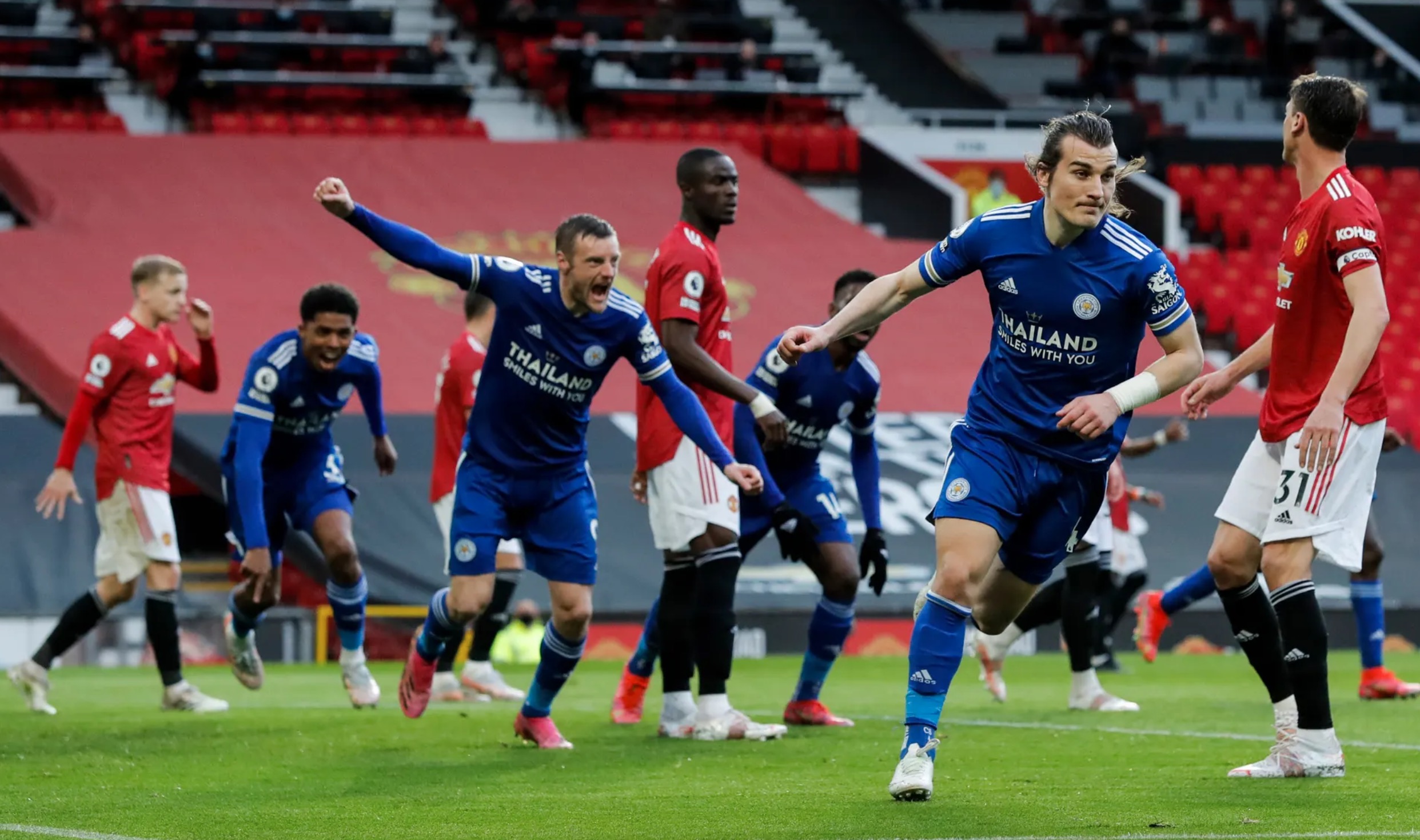 Caglar Soyuncu celebrating his goal with teammates