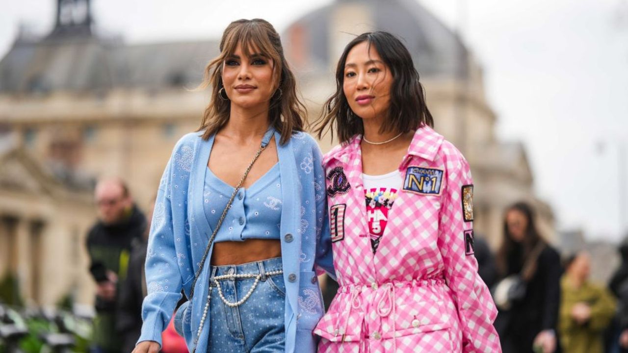 picture of two girls walking - awkward bob hairstyle