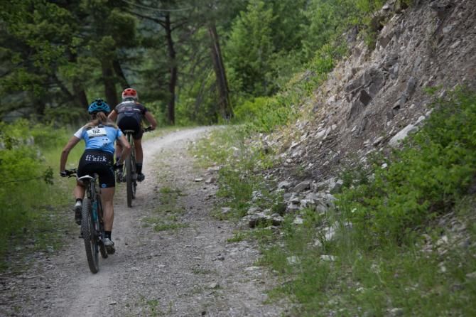 Erin Huck (Tokyo Joes) and Judy Freeman (Crankbrothers Race Club) battled it out for 4th most of the race.