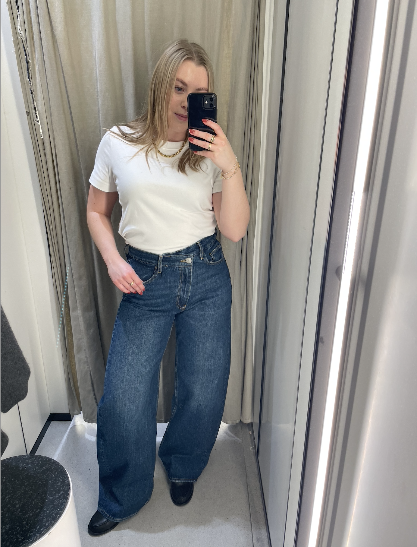 Shopping Editor Florence Alexander wearing the Zara jeans