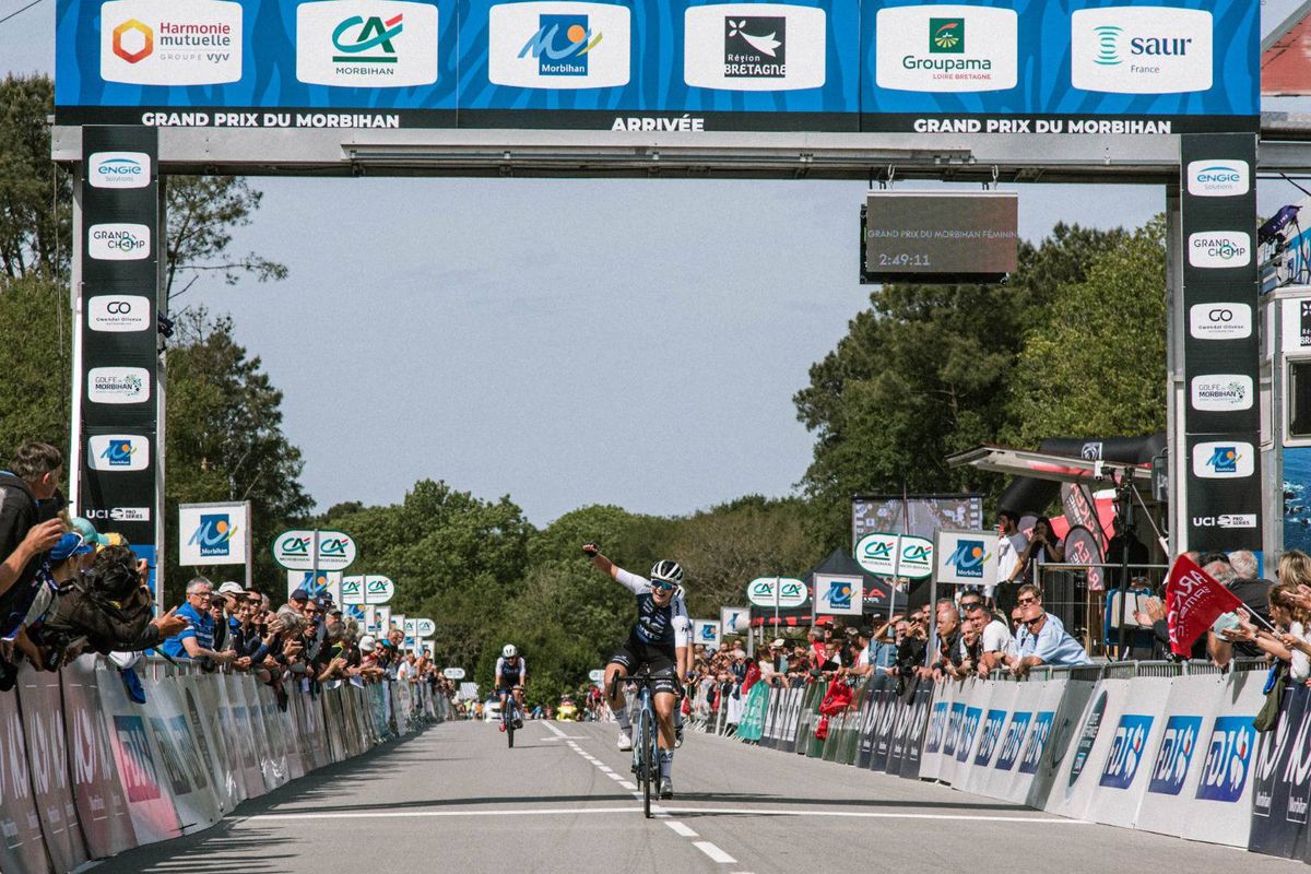 Ally Wollaston wins Grand Prix du Morbihan Féminin 2022