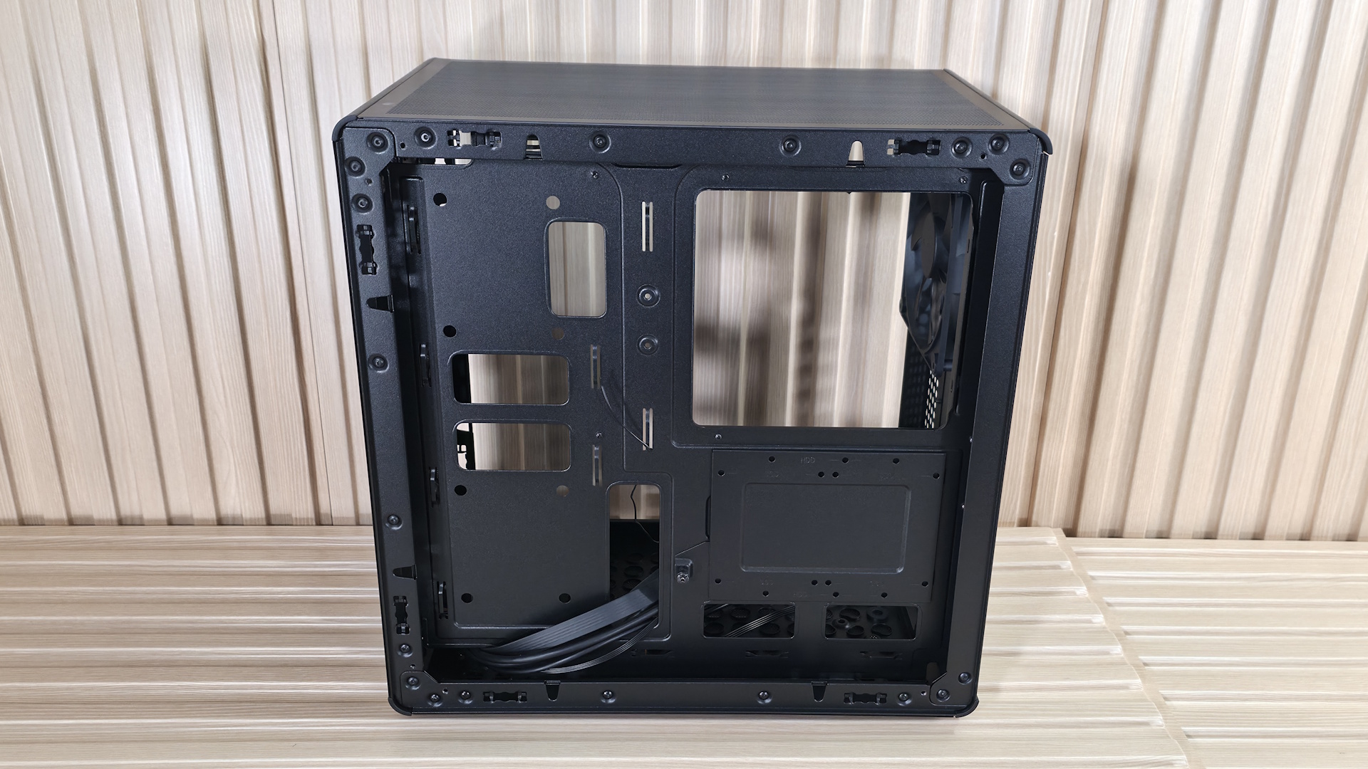 Cooler Master Q300L V3 - Inside