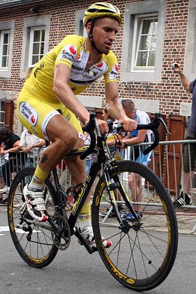 Juan Jos&eacute; Cobo (Saunier Duval) grinds up the Mur.