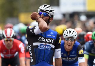 Fernando Gaviria wins Paris-Tours ahead of the bunch sprint