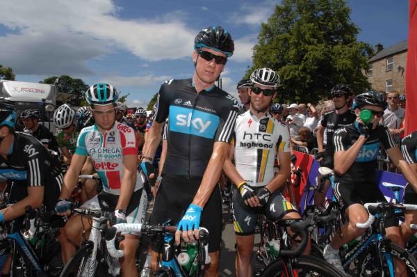 Adam Blythe, Bradley Wiggins and Mark Cavendish on start line