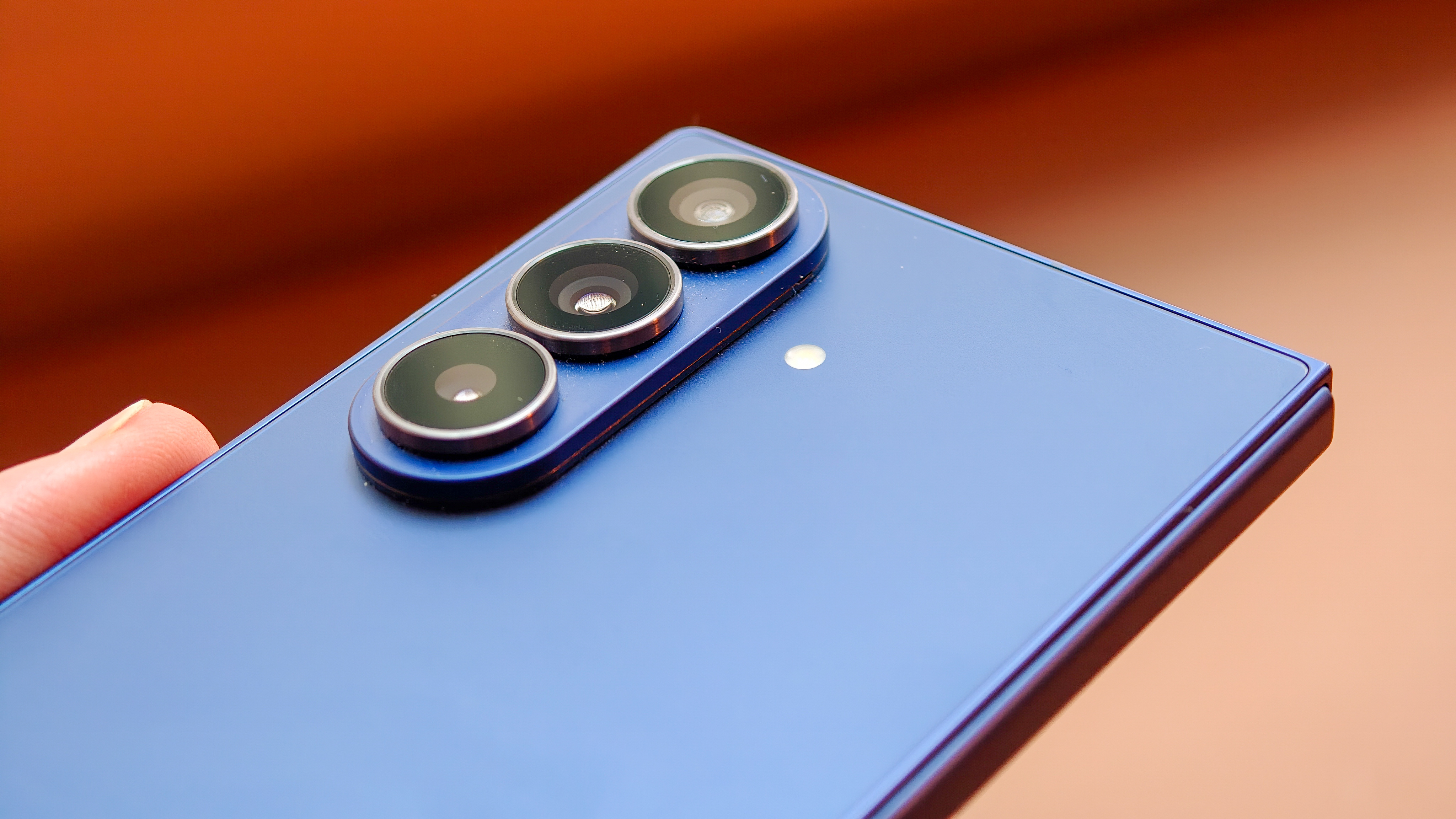 A photo of the Honor Magic V5 and Samsung Galaxy Z Fold 7