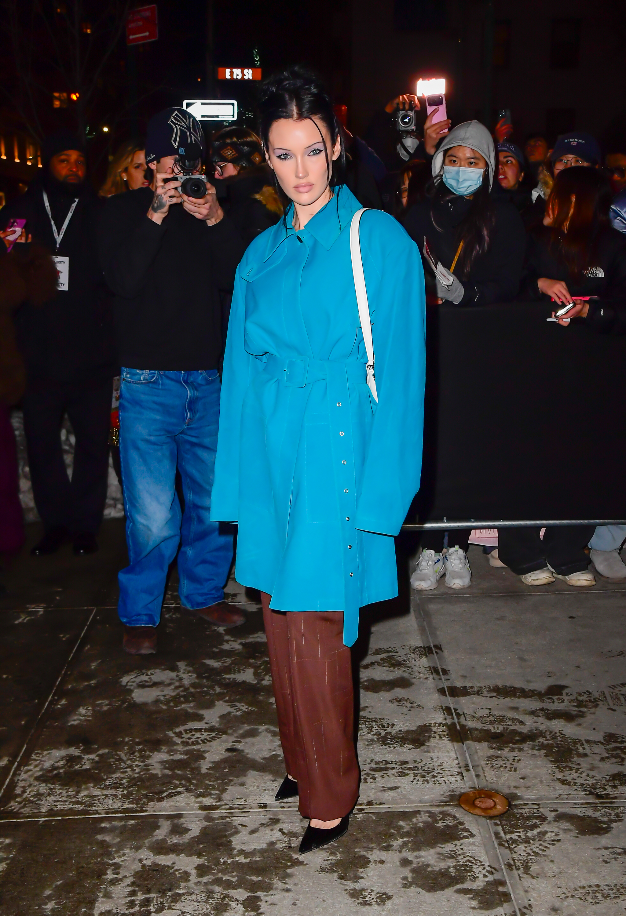 Tory Burch showgoer at New York Fashion Week styles the colour blocking trend.
