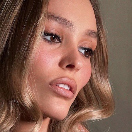 An image of Lily-Rose Depp wearing blusher