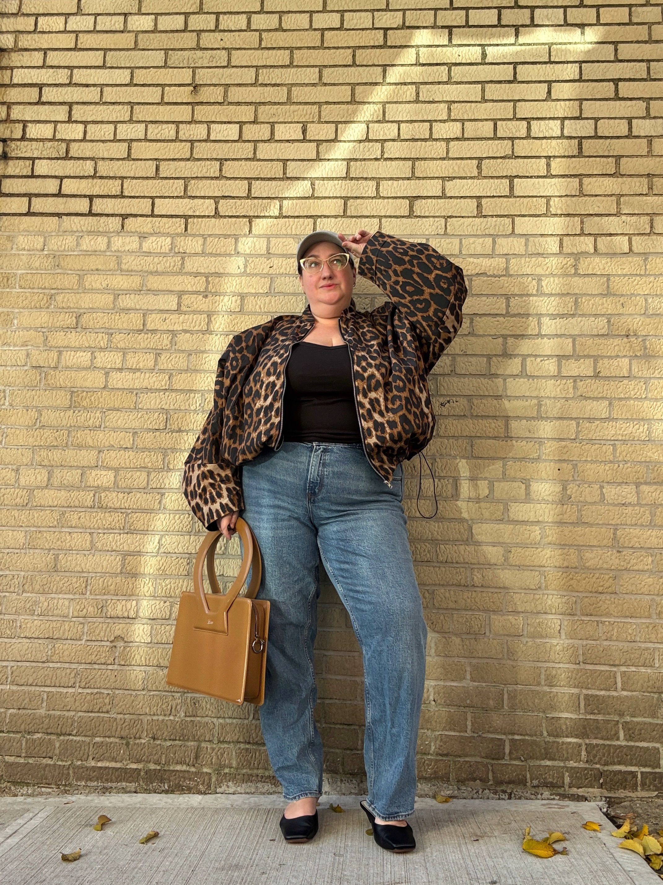 Sarah Chiwaya wearing plus-size jeans trends