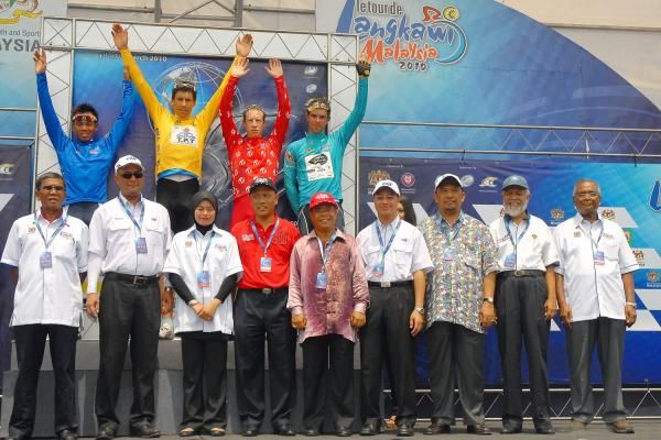 The jersey holders are presented to the crowd along with local officials