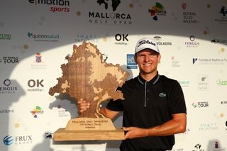Yannik Paul holding the Mallorca Golf Open trophy