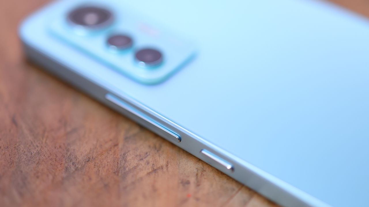 Photo of the Xiaomi 12 Lite in green