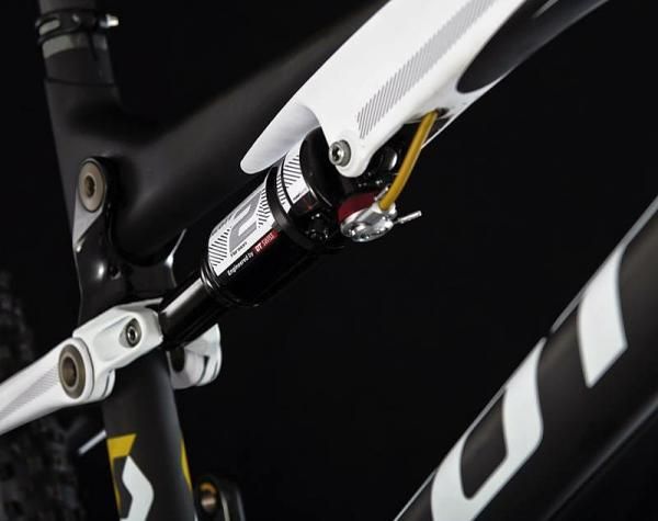 Scott's integrated molded shock mount and the Nude 2 shock made by DT Swiss