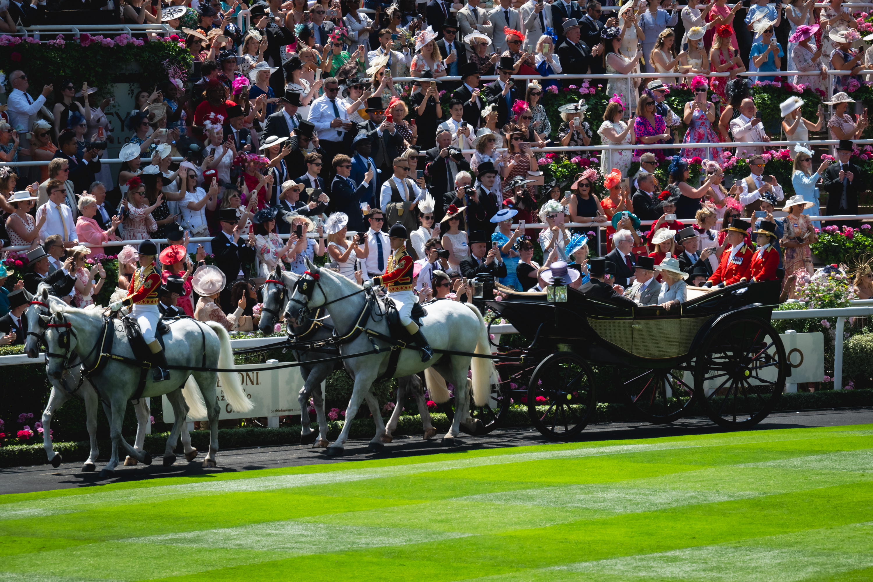 ASCOT, ENGLAND - JUNE 19: Britain&amp;amp;apos;s King Charles III and Britain&amp;amp;apos;s Queen Camilla arrive in a horse-drawn carriage as the Royal Procession arrives in the Parade Ring on Ladies Day on the 3rd day of Royal Ascot on June 19, 2025 in Ascot, England. (Photo by Kirstin Sinclair/Getty Images for Royal Ascot 2025)