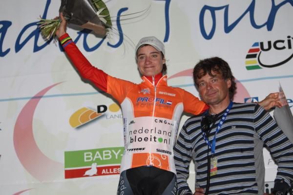 Marianne Vos (Nederland Bloeit) kept the race lead and in fact extended it to 30 seconds over Emma Johansson