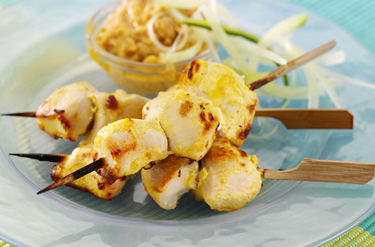 Chicken kebabs with peanut dip