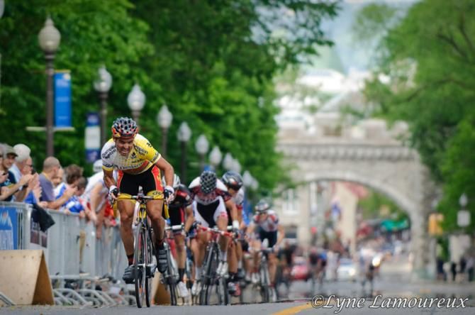 Francisco Mancebo (5-hour Energy p/b Kenda) chases to close down the gap to Meier