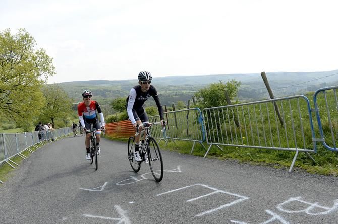 Fr&auml;nk Schleck and Bob Jungels climb La Redoute