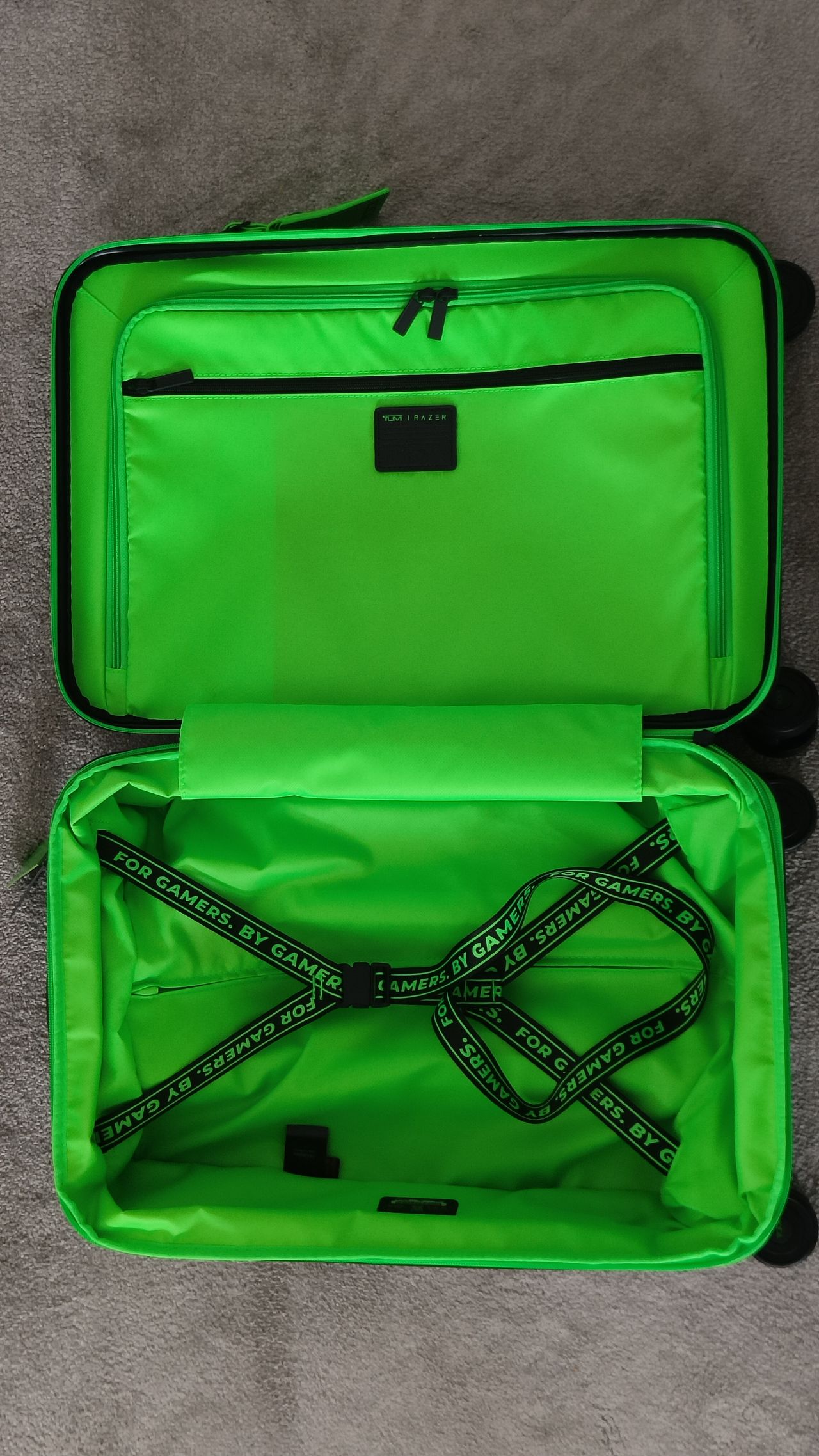 Tumi Razer International Expandable 4 Wheel Carry-On Luggage