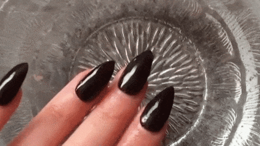 Color-Changing Fake Nails Are the Coolest Trend on Instagram | Marie Claire