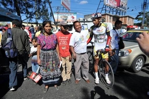 Guatemalan cyclist Alder Torres (R) and his family pose for a picture