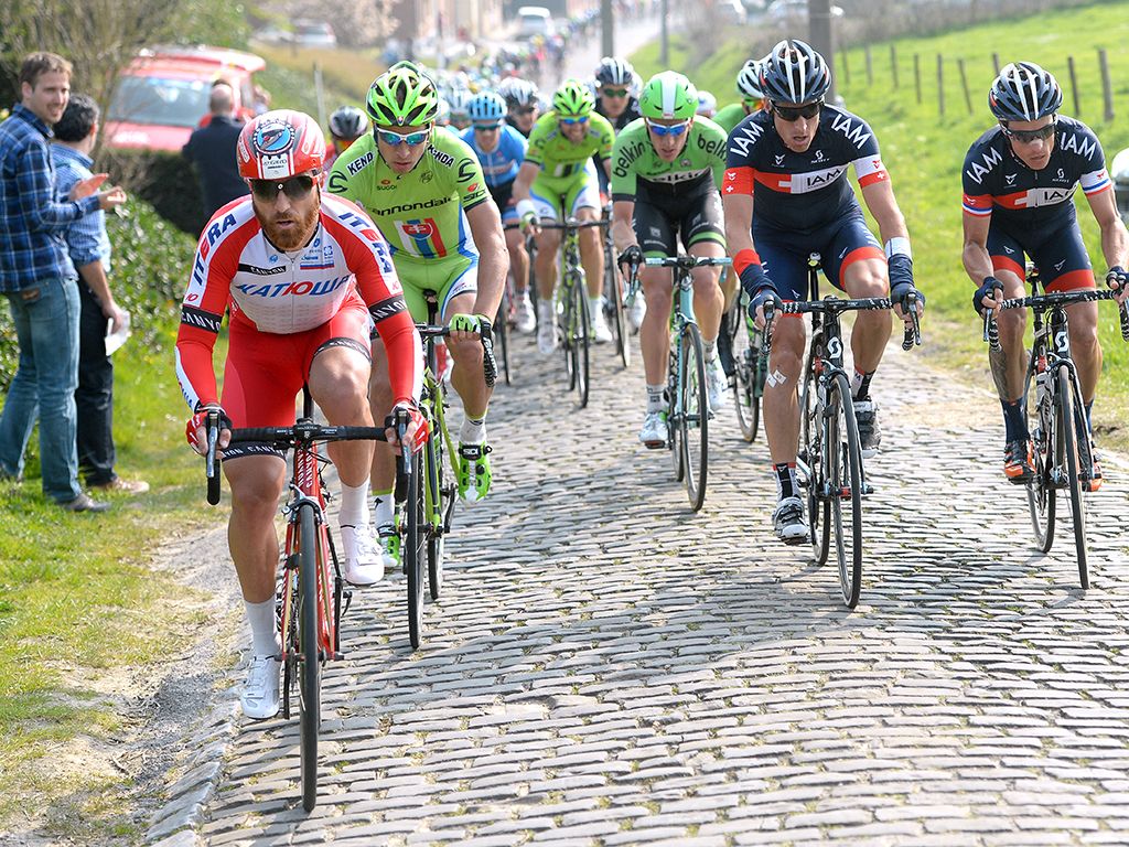 Sagan sits on Paolini's wheel at E3 Harelbeke 2014 (Peter Sagan won the race)