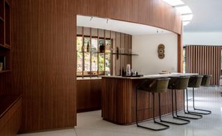 kitchen and breakfast bar at cove way, a midcentury home restored by Sophie goineau