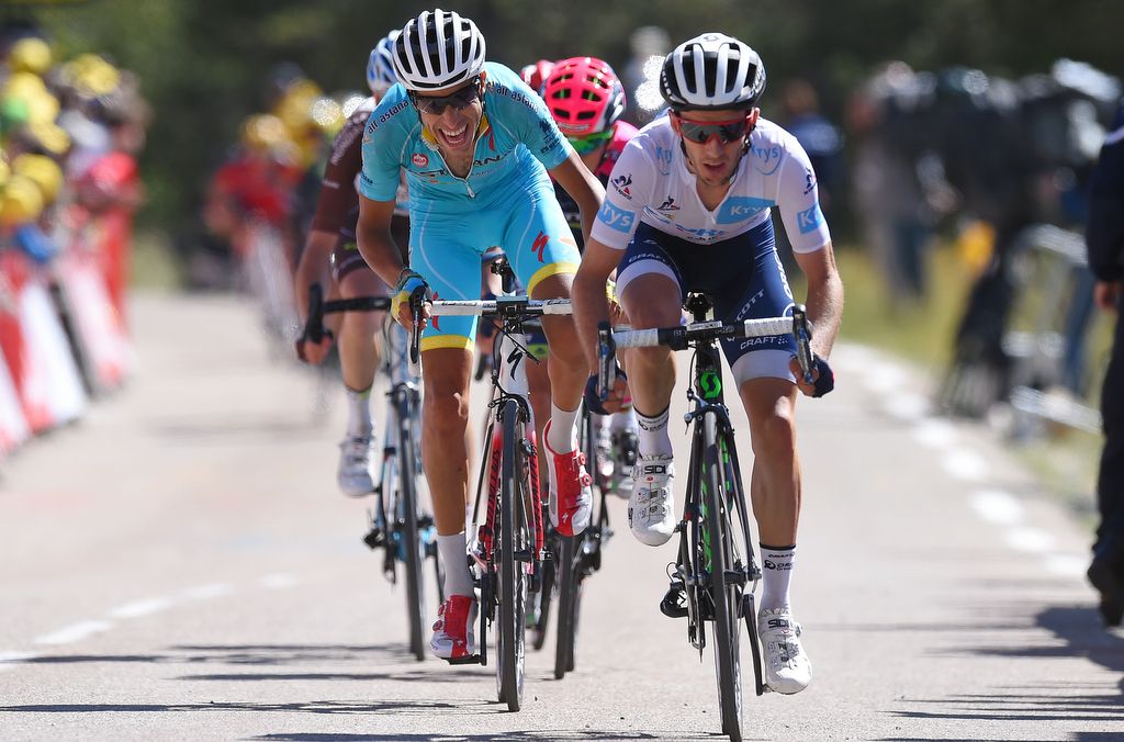 Adam Yates (Orica-BikeExchange) and Fabio Aru (Astana) head to the finish line