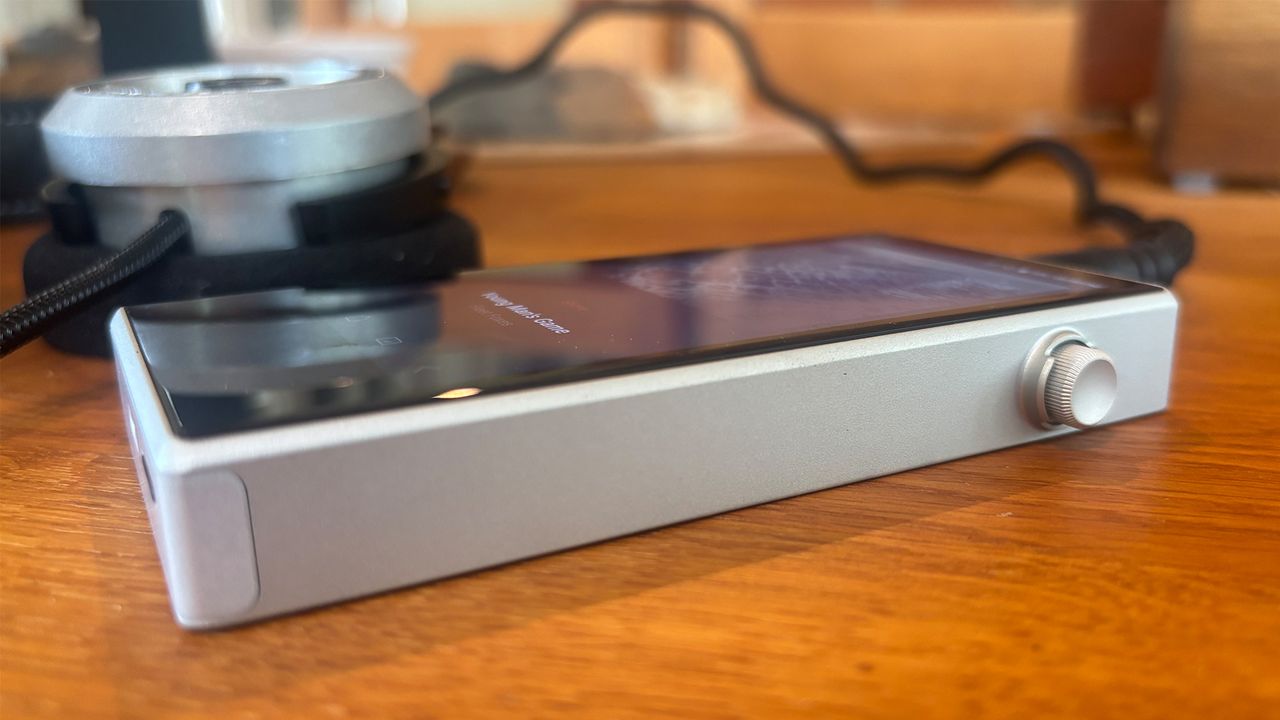 Astell &amp; Kern PD5 portable music player