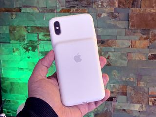iPhone XS Max Smart Battery Case in white