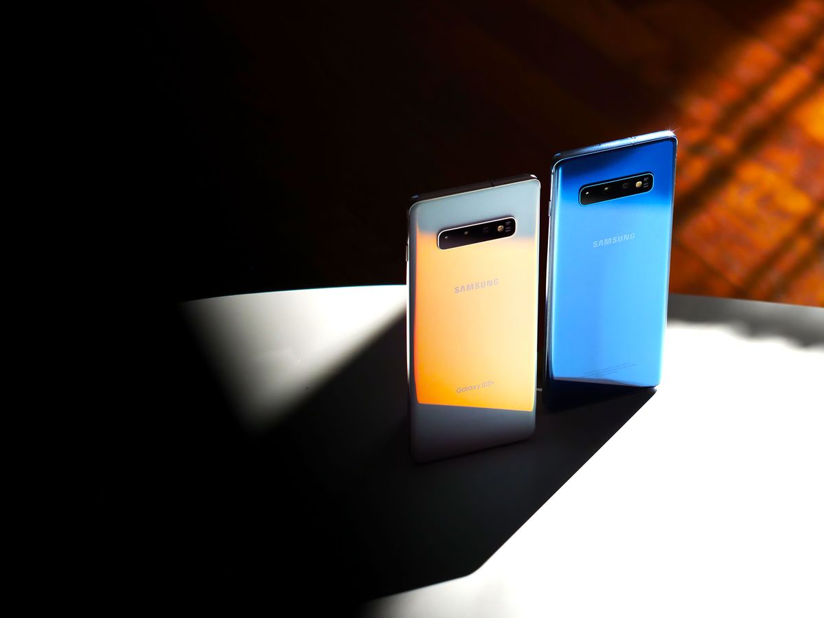 Galaxy S10+ in two colors