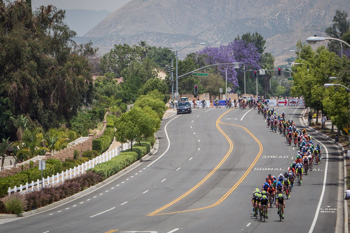 Holowesko stays on the front setting tempo