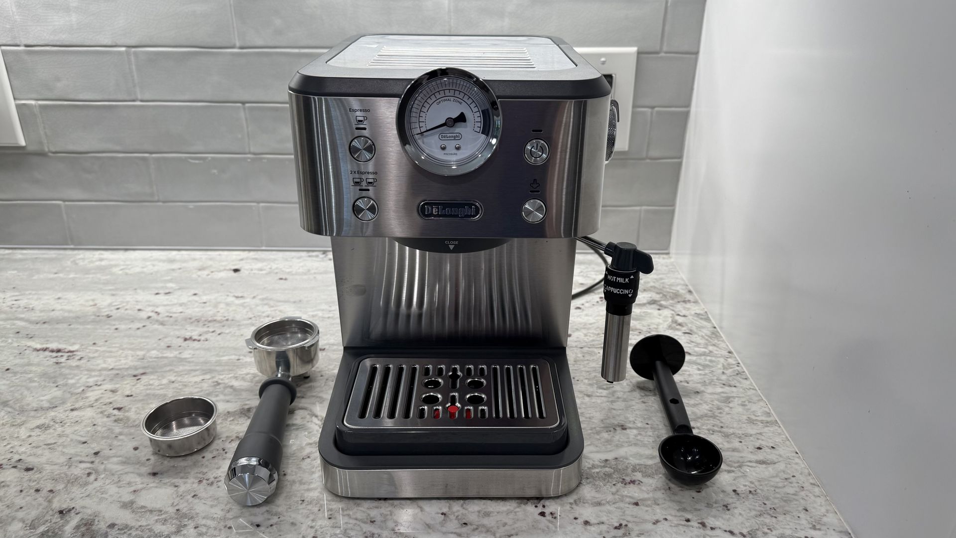De&amp;#39;Longhi Linea Classic Espresso Machine review: a budget-friendly ...