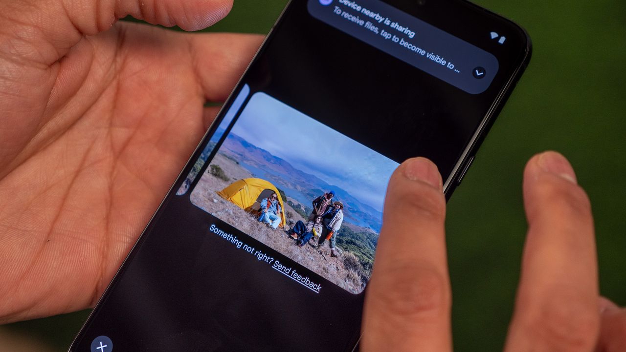 Google Pixel 8 hands on with AI features