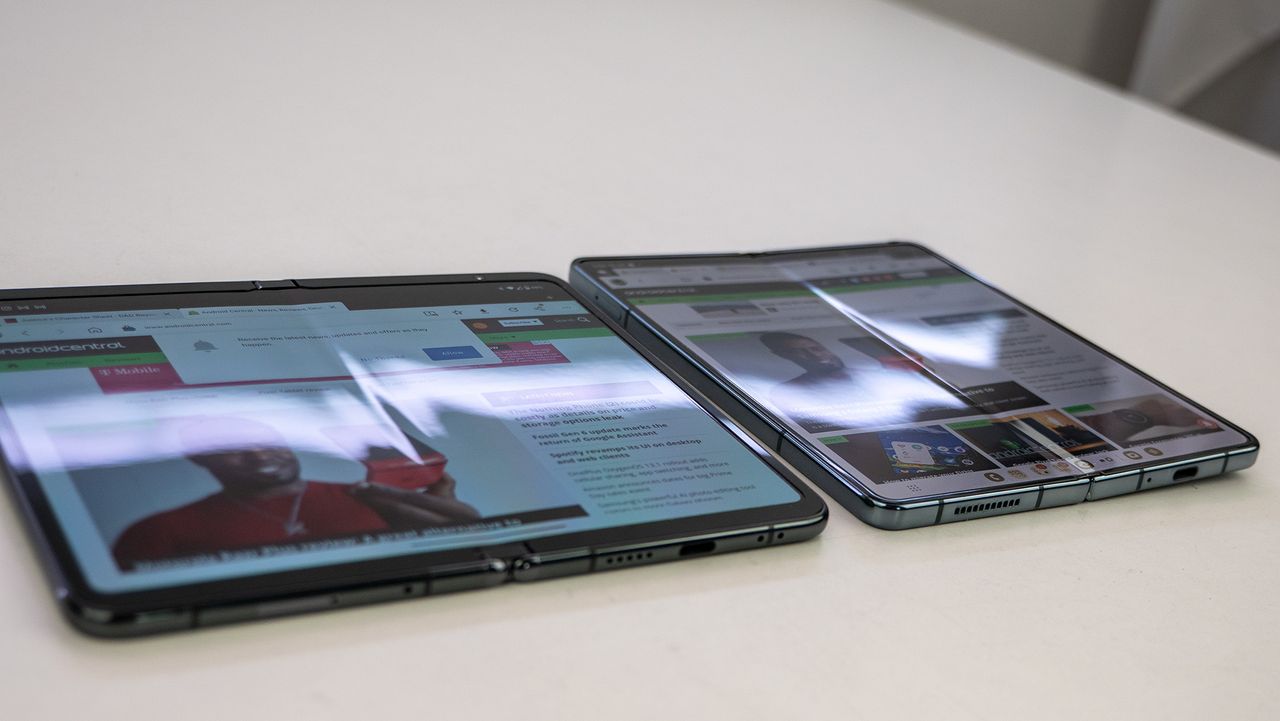 Comparing the display crease on the inner display of the Google Pixel Fold with the Samsung Galaxy Z Fold 4
